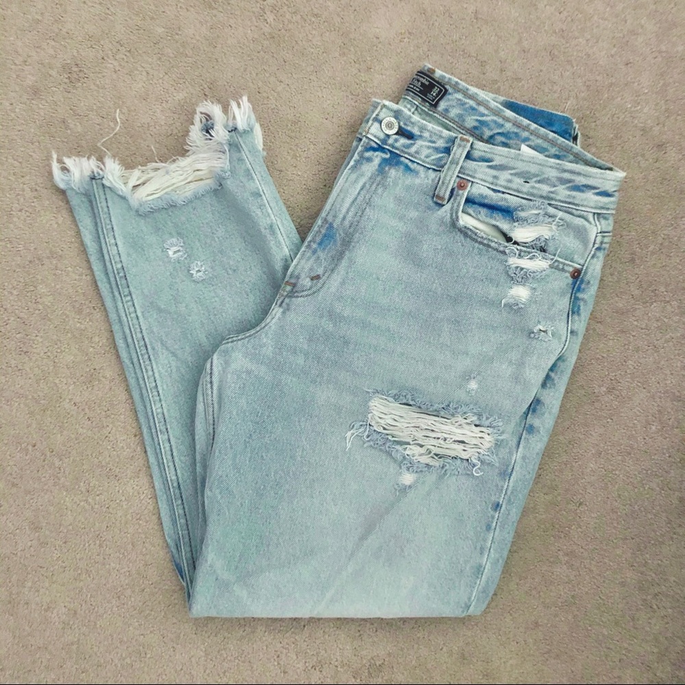 A&F Mom Jeans Light Wash Distressed